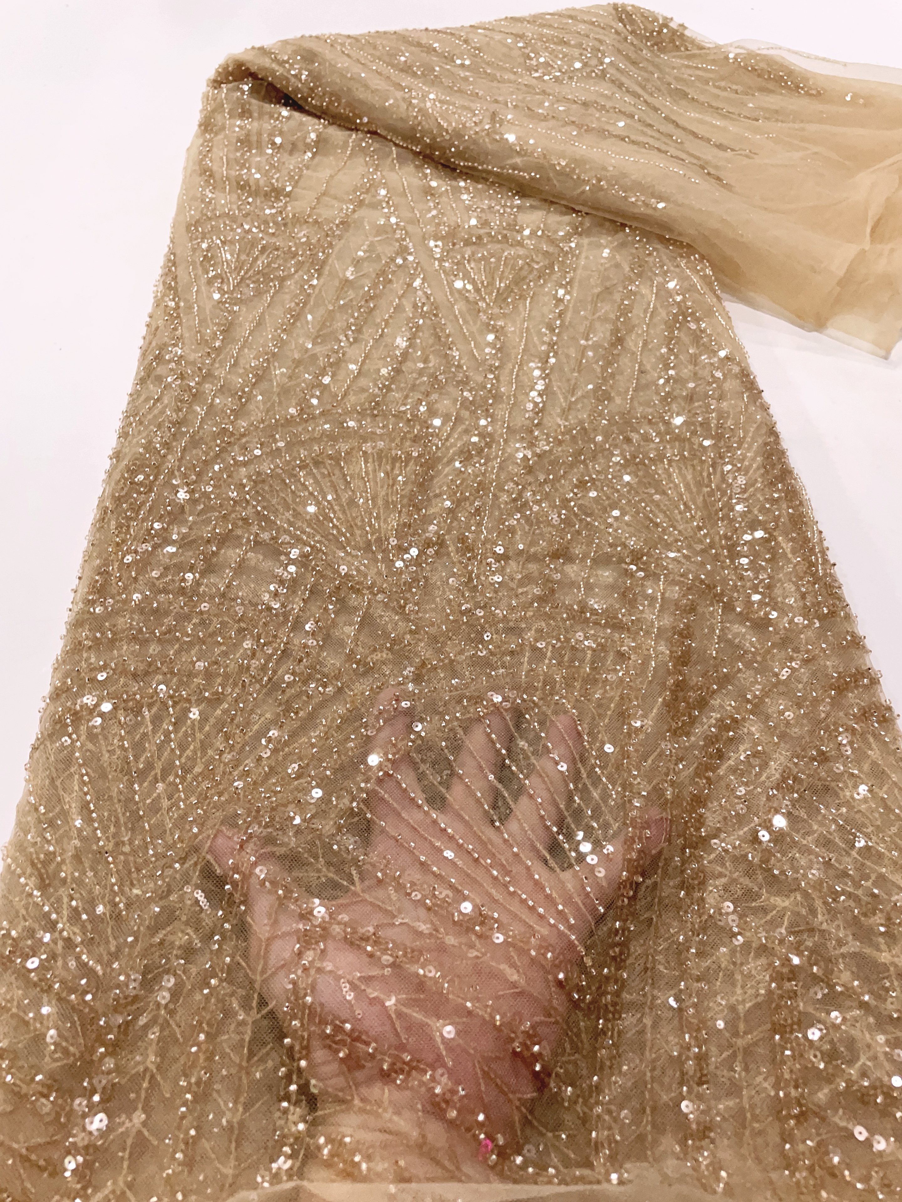 Tecido de renda africano 5 jardas mais recente tecido de renda nigeriana de alta qualidade tecido de rede bordado renda de malha 2024 renda de lantejoulas francesas