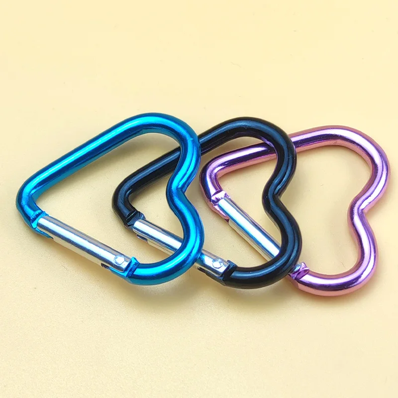 1 ชิ้นรูปหัวใจอลูมิเนียม Carabiner คลิปพวงกุญแจกลางแจ้งพวงกุญแจตะขอขวดน้ําแขวนหัวเข็มขัดชุดเดินทางอุปกรณ์เสริม