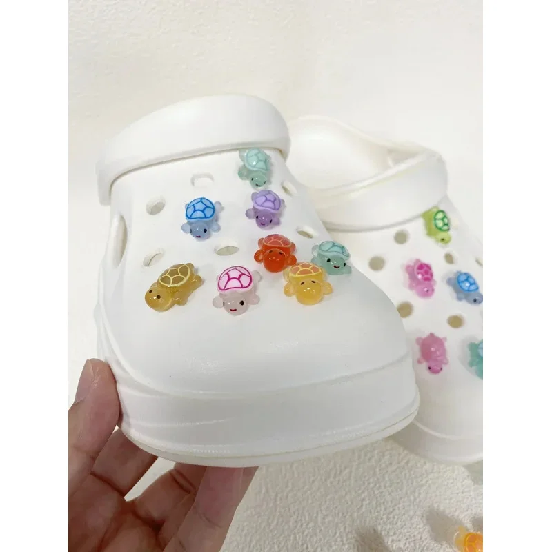 4pcs Glow-In-The-Dark Cute Turtle Detachable Shoe Charms Decorations Luminous Clips For Beach Sandals Accessories
