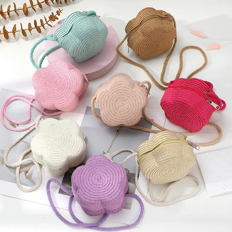 Letnie podróże dziecięce słomkowe torby na ramię z dzianym kwiatem niemowlęta dziewczynki plażowa portmonetka nadmorska urocza dziecięca pleciona torba Crossbody
