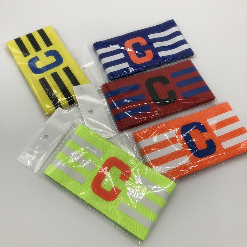 1 шт. повязка на руку с надписью «капитан»