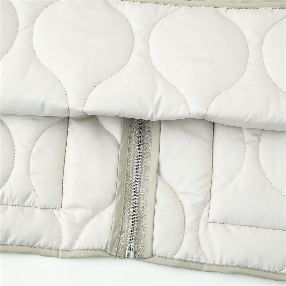 PB & ZA2024 ฤดูใบไม้ร่วงเสื้อผ้าสตรีใหม่สไตล์รอบคอหลวมน้ําหนักเบากระเป๋าตกแต่งเสื้อแจ็คเก็ตผ้าฝ้ายQuilted Coat