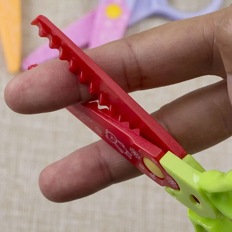 Creative And Cute Lace Scissors Can Be Changed Into 6-head Child Safety Diy Pattern Paper Cuttings Card Tool