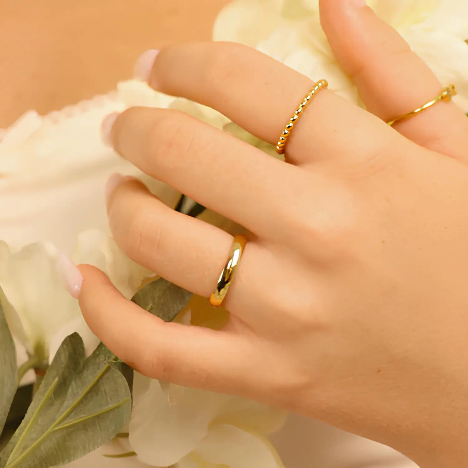 공장 직접 판매 여성을위한 2mm 3mm 4mm 5mm 6mm 8mm 약혼 밴드 반지 간단한 18K 골드 PVD 스테인레스 스틸 쥬얼리 CFR0264