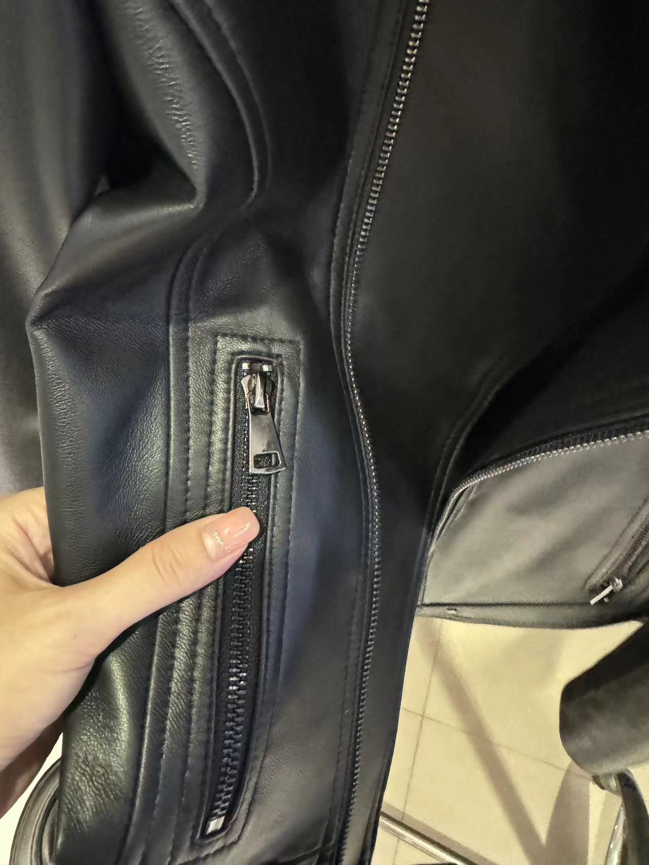 Casaco de couro genuíno feminino de pele de carneiro curto, gola virada para baixo, roupa externa, nova moda, outono e inverno, 2024