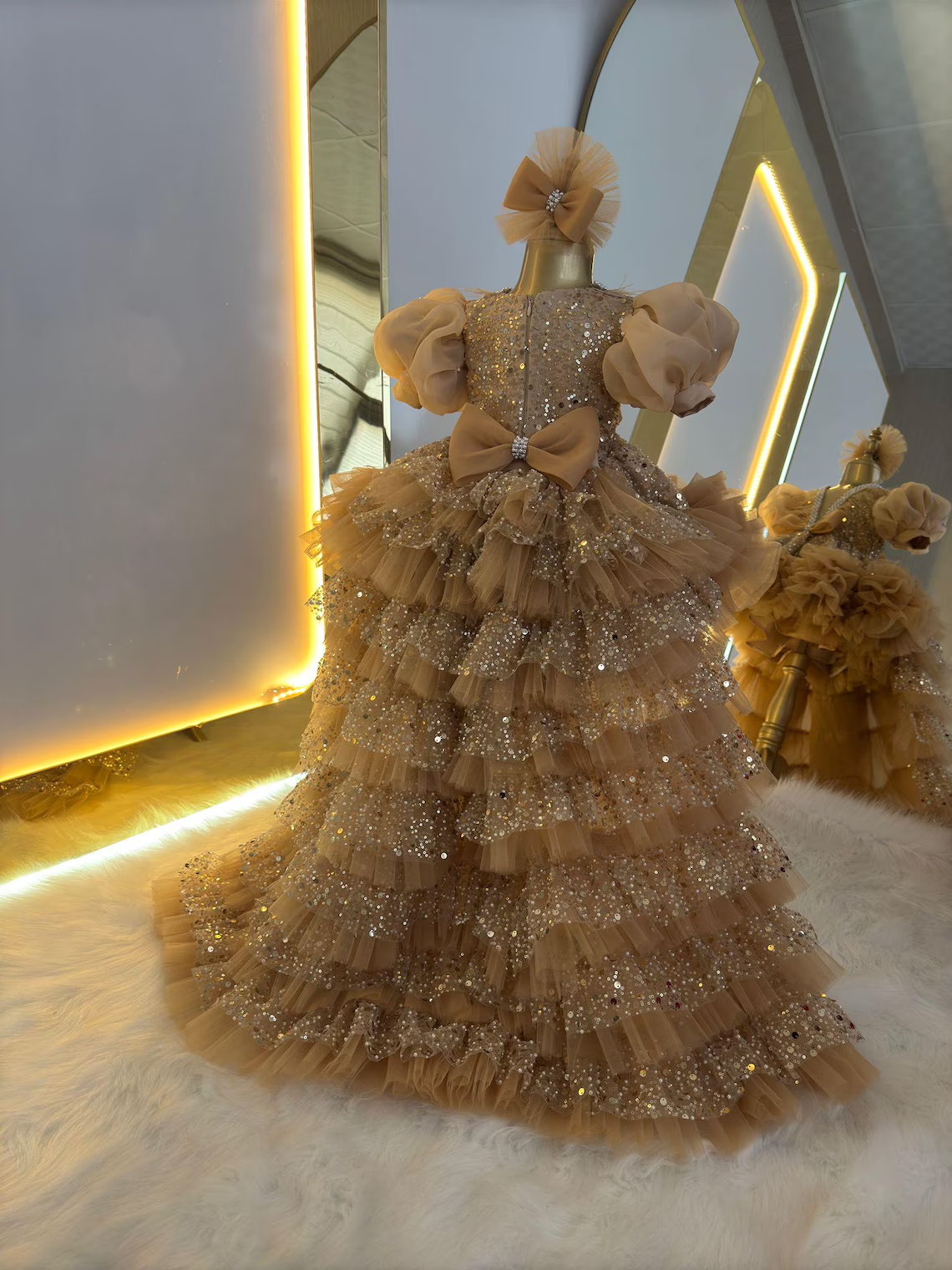 Customized White Flower Girl Dresses For Wedding Layered Feather Tulle Sequins Kids With Bow Birthday Party First Communion Gown