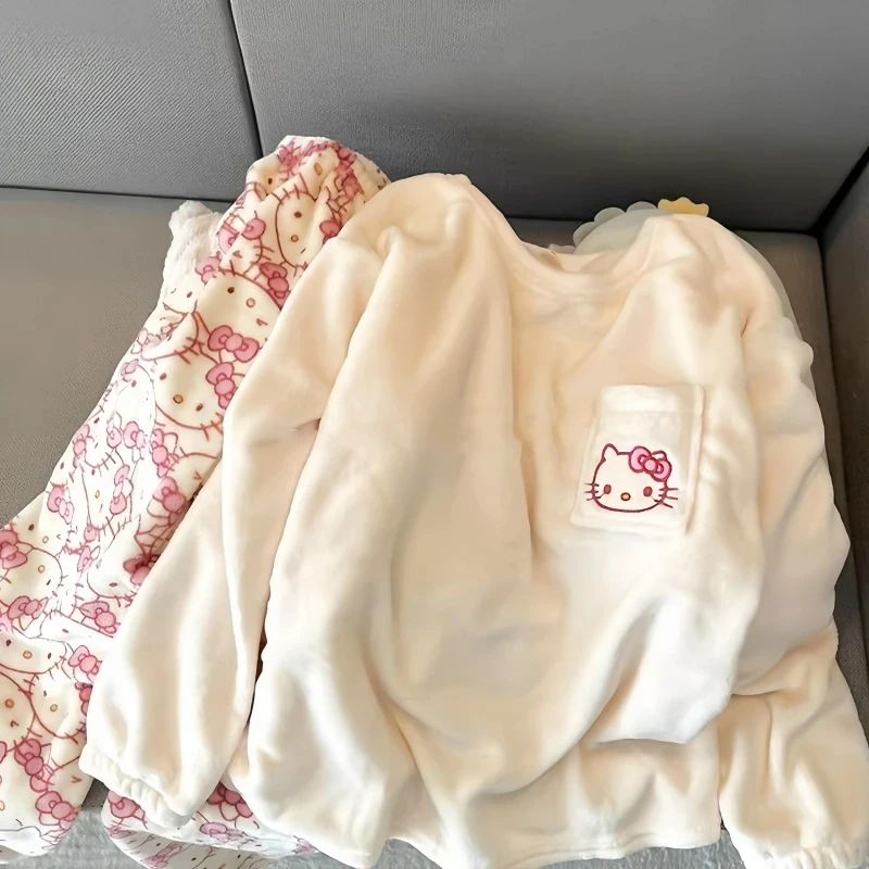Sanrio การ์ตูนญี่ปุ่น Hello Kitty Stuff ชุดนอนผ้าสักหลาดหญิงฤดูหนาวใหม่ Plus Thicken กํามะหยี่หวานชุดนอนอุ่น
