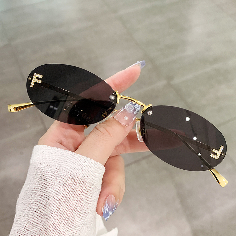 Moda sem aro óculos de sol feminino uv400 oval elegante diamante f óculos de sol retro