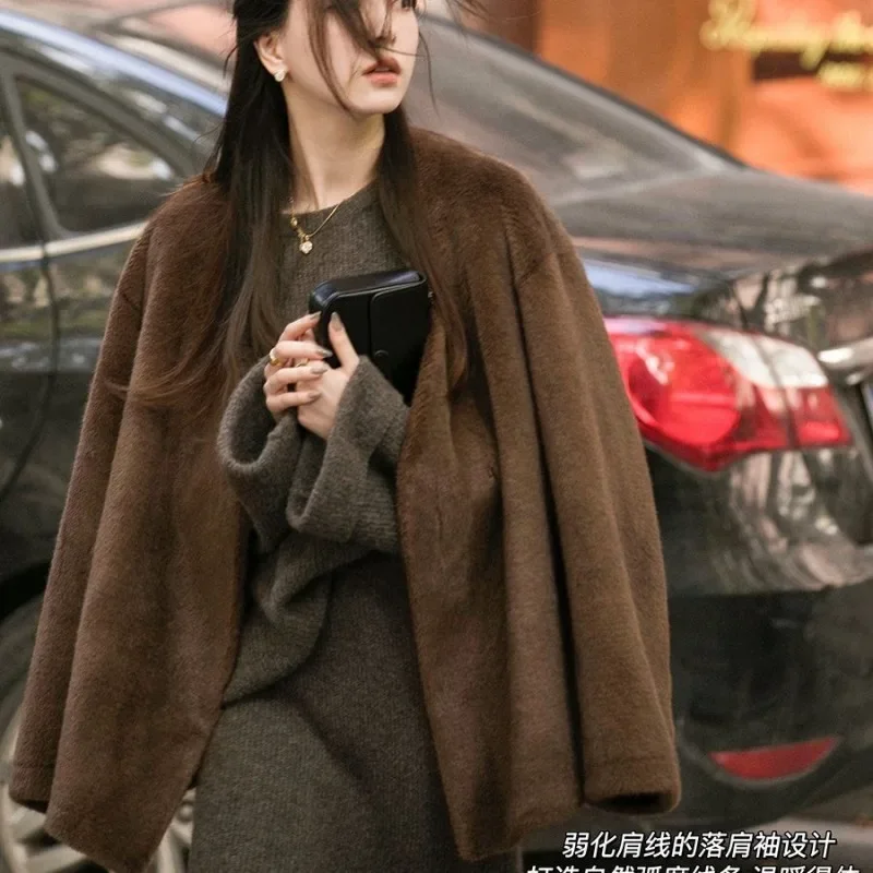 High-End-Herbst und Winter Frauen Pelzmantel einfache Luxus Retro-Mode warmes echtes Fell kurze lose Jacke Temperament Pendler