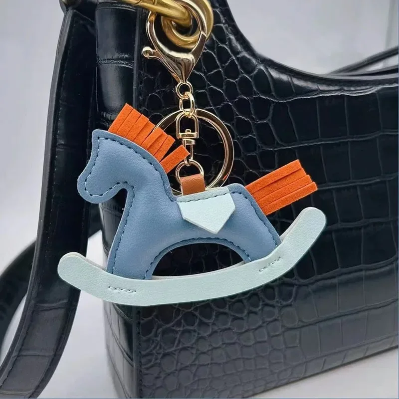 Abalorio para bolso de mujer, decoración de dibujos animados, caballo de madera mecedora, abalorio de cuero para bolso, llavero, accesorios bonitos para bolso, regalos