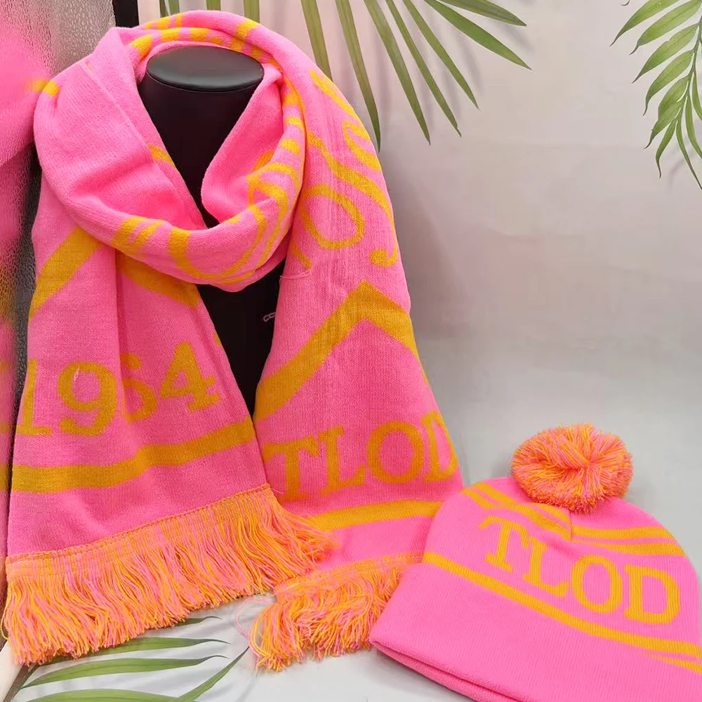 2025 Nuevo diseño Ceremonia de graduación en el campus TLOD 1964 Hermanas Invierno Rosa Amarillo Bufanda Sombrero Conjunto