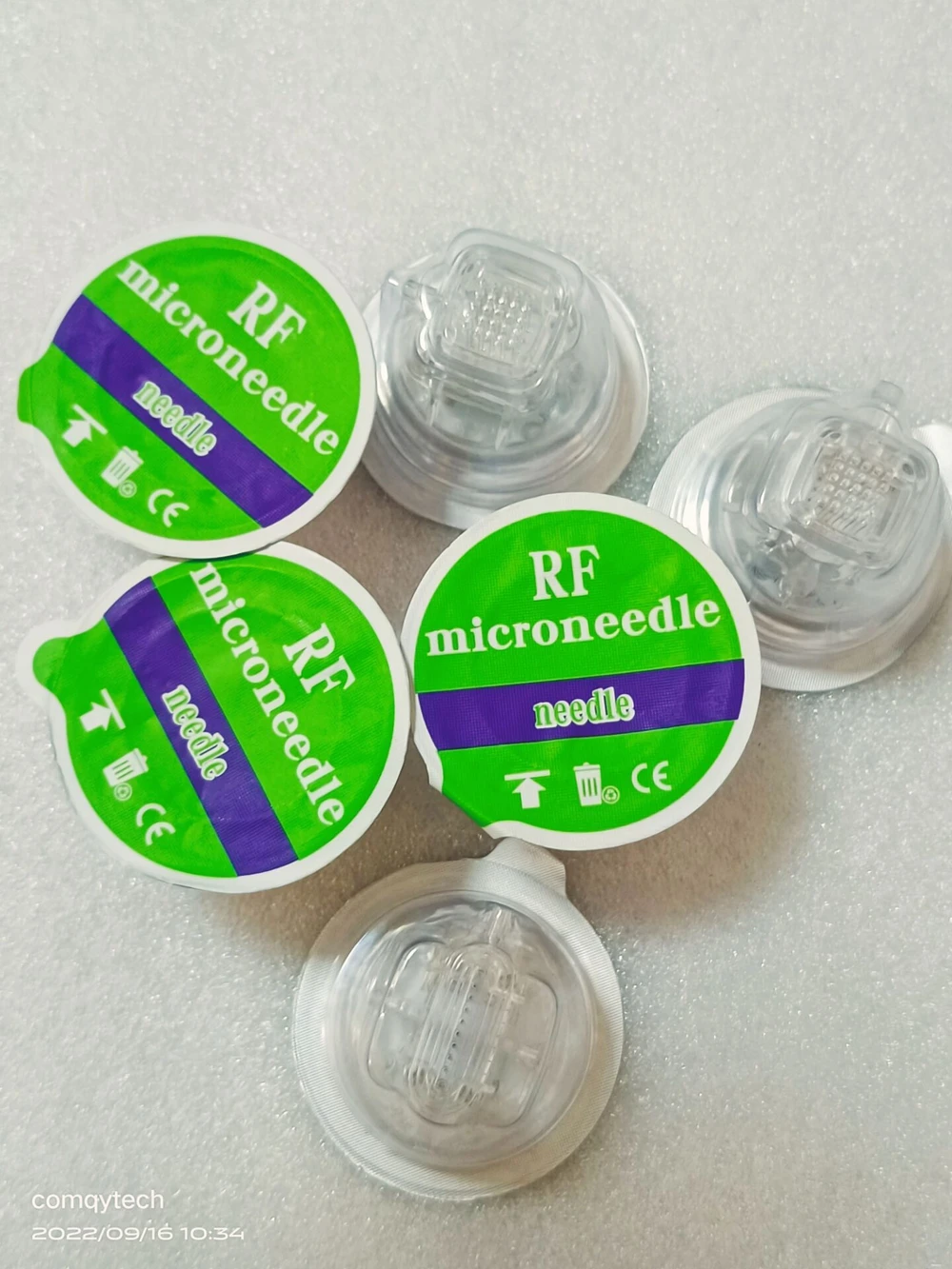 วัสดุสิ้นเปลืองแบบใช้แล้วทิ้งสีเขียว RF Microneedling ตลับหมึกทอง 10/25/64 Pins Nano สําหรับ Fractional RF อุปกรณ์เสริม