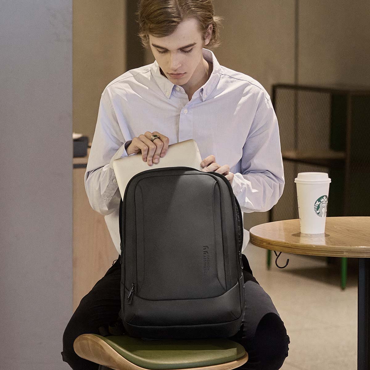 HK Męska designerska torba na laptopa Wodoodporne torby szkolne dla chłopców z college'u Męski biznesowy sportowy plecak podróżny dla mężczyzn z ładowaniem USB