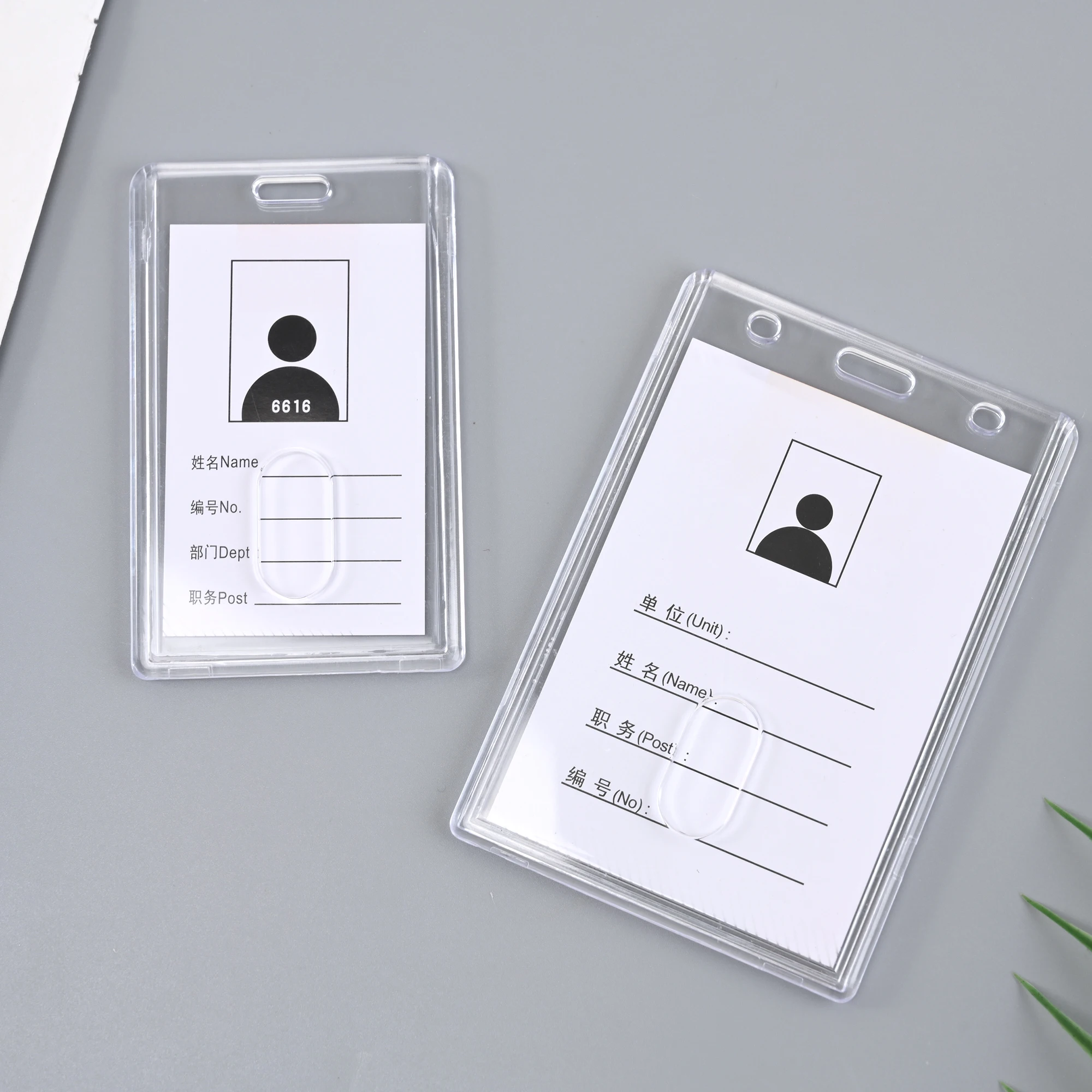 ผู้ถือกระเป๋าสตางค์ใส่บัตรเครดิตอะคริลิคใส1ชิ้นที่ใส่ตราคุณภาพสูงที่ใส่บัตรรถประจำทางทำจากคริสตัลไม่มีสายคล้อง