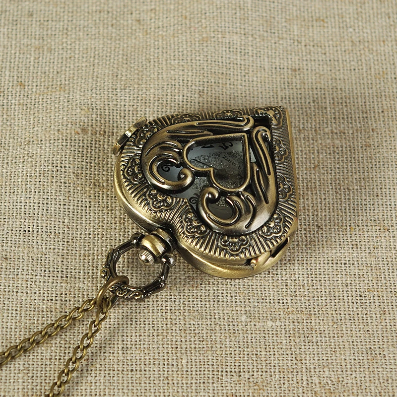 Vintage Bronze Heart Shape Design จี้ควอตซ์นาฬิกาพ็อกเก็ตสร้อยคอผู้ชายของขวัญนาฬิกาอุปกรณ์เสริม
