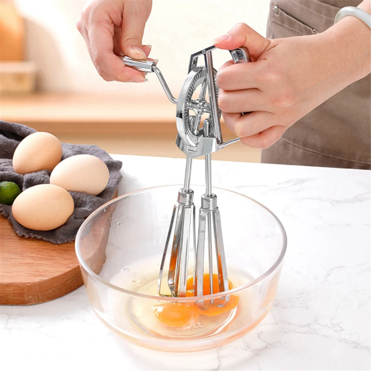 BABQ Frullino per le uova manuale a manovella - Frusta in acciaio inossidabile, Manico ergonomico in ABS, Design compatto per una facile miscelazione Argento