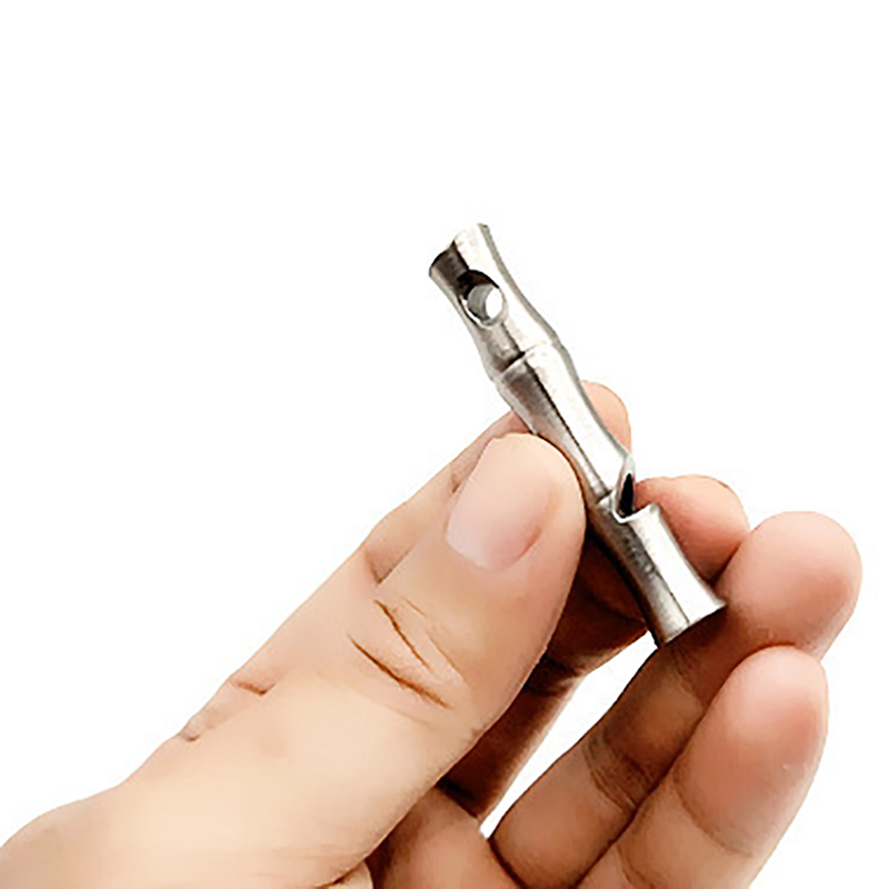 นกหวีดสเตนเลสสตีลน้ำหนักเบาพร้อมโซ่54มม. นกหวีดช่วยชีวิตแบบฉุกเฉินสำหรับออกค่ายกลางแจ้ง