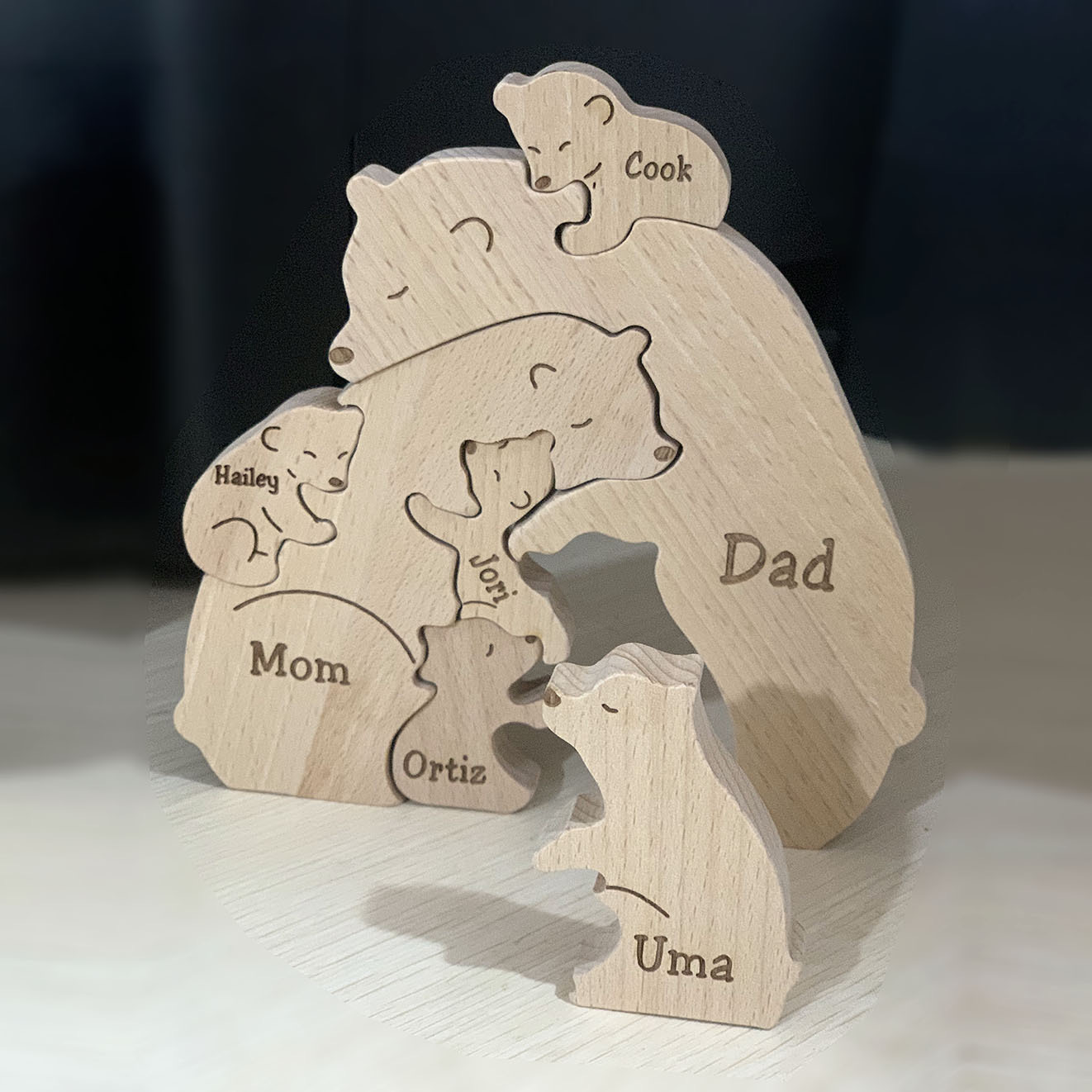 Personalisierte Familiennamen aus Holz mit Bärenmotiv als Heimdekoration zum Muttertag