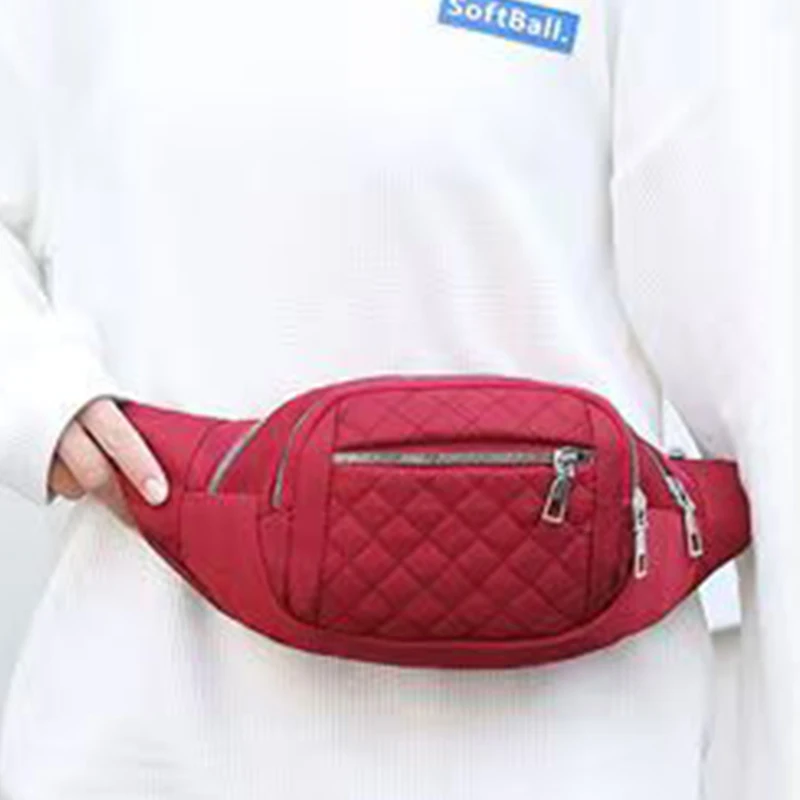 Rechteckige Taschen im neutralen Stil für Damen und Herren. Geeignet für Studenten zum Mitnehmen als Umhängetasche beim Ausgehen oder Einkaufen.