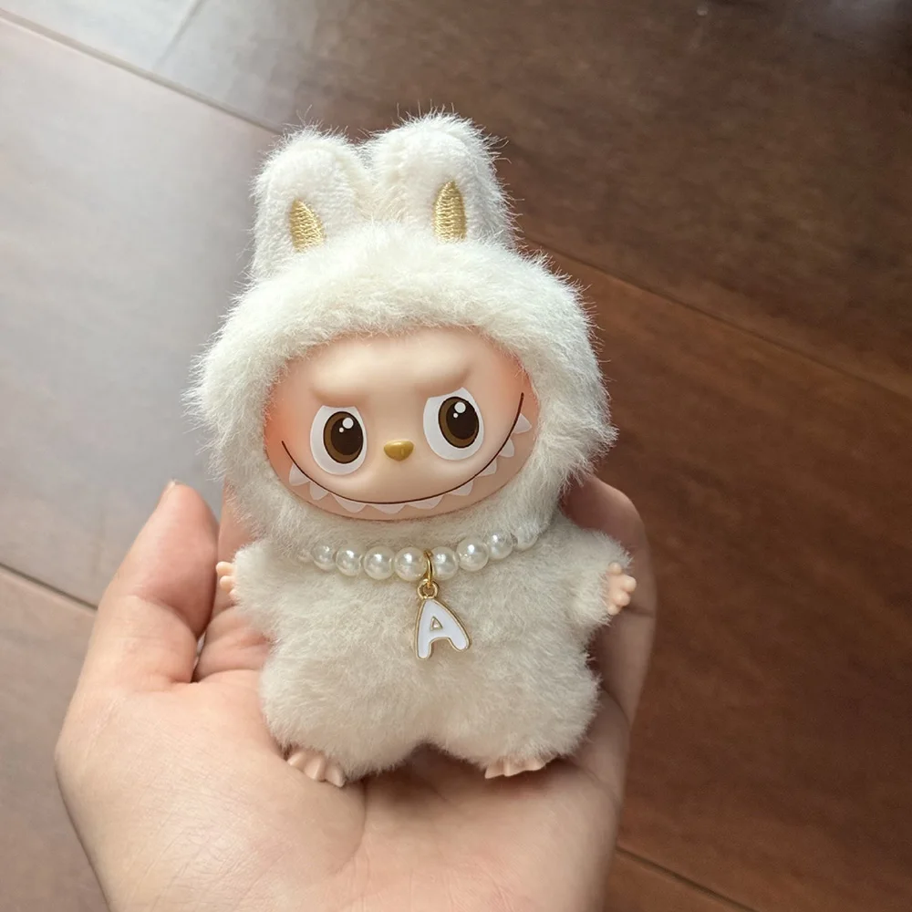 Mini labubu pingente acessórios carta colar de pérolas para labubu v4 pino para série amor boneca roupas acessórios