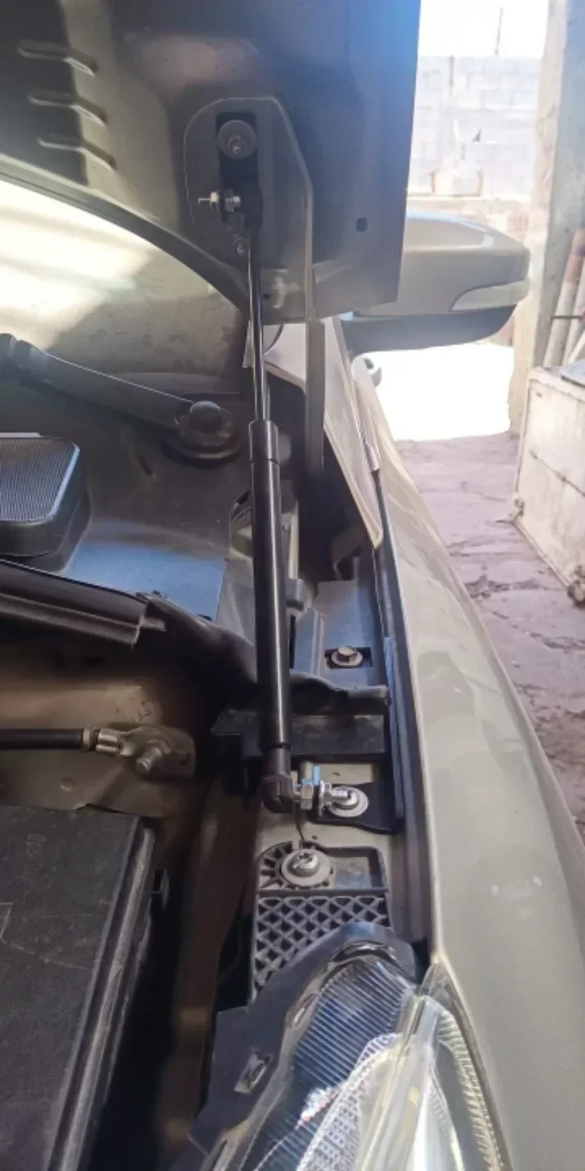 フロントエンジンボンネットフードガスストラットスプリングショックサポートリフトバーフォードフォーカス MK3 2013 2014 2015 2016 2017 カーアクセサリー