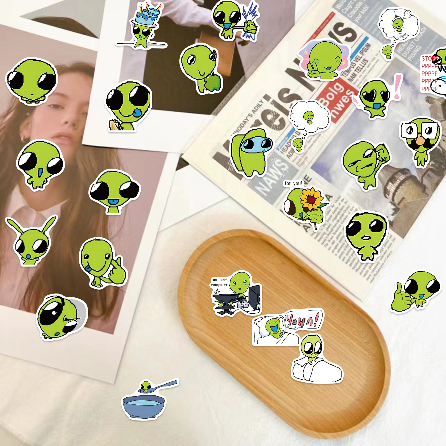 52 peças adesivos alienígenas verdes decalques de pvc reutilizáveis à prova d'água com designs caprichosos para laptops garrafas de água skates bagagem