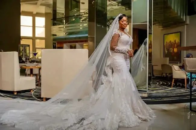 Aangepaste luxe scoop kralen applicaties trouwjurk Robe De Mariée illusie lange mouwen plus size zeemeermin bruidsjurken