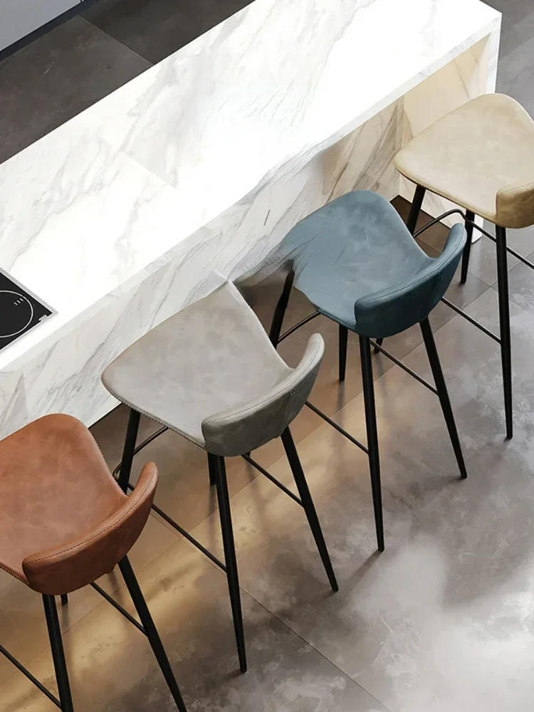 Leichte Luxus-Barstühle aus Leder, bequemer Hochstuhl, moderne Rückenlehne aus Eisen, einfache Barhocker, stilvoller Hochhocker mit Barsitz