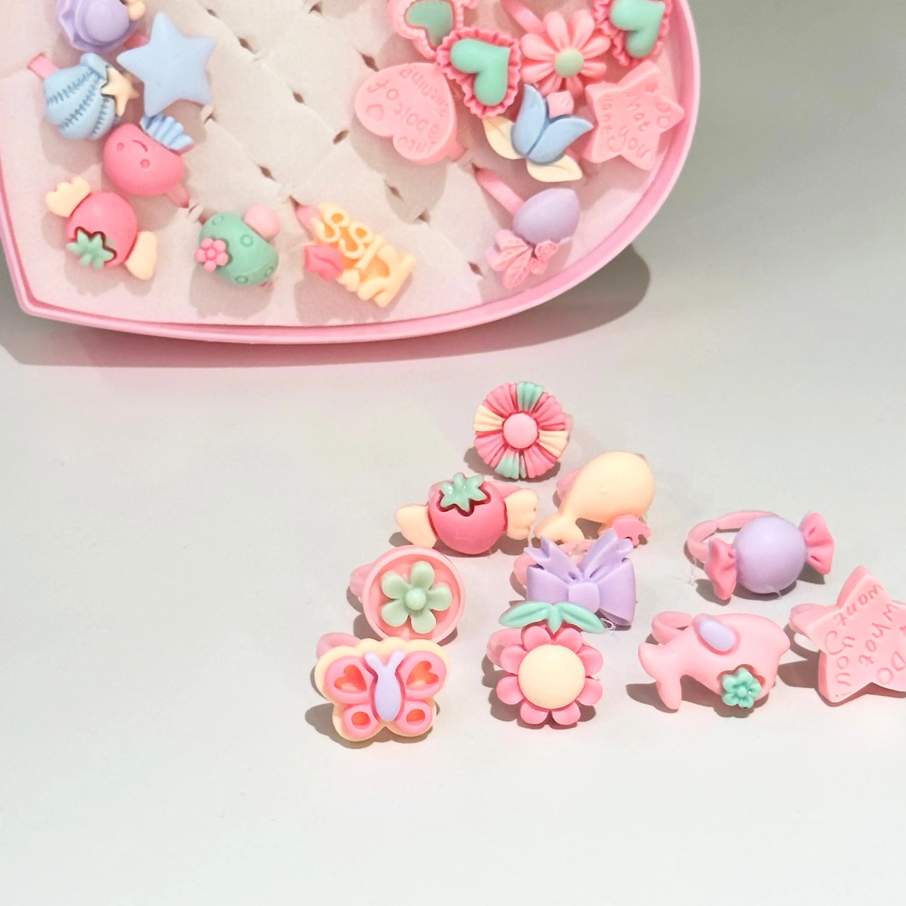 36PC 아이 귀여운 반지 수지 만화 보석 꽃 모양 조정 가능한 반지 세트 창조적 인 액세서리 소녀 선물