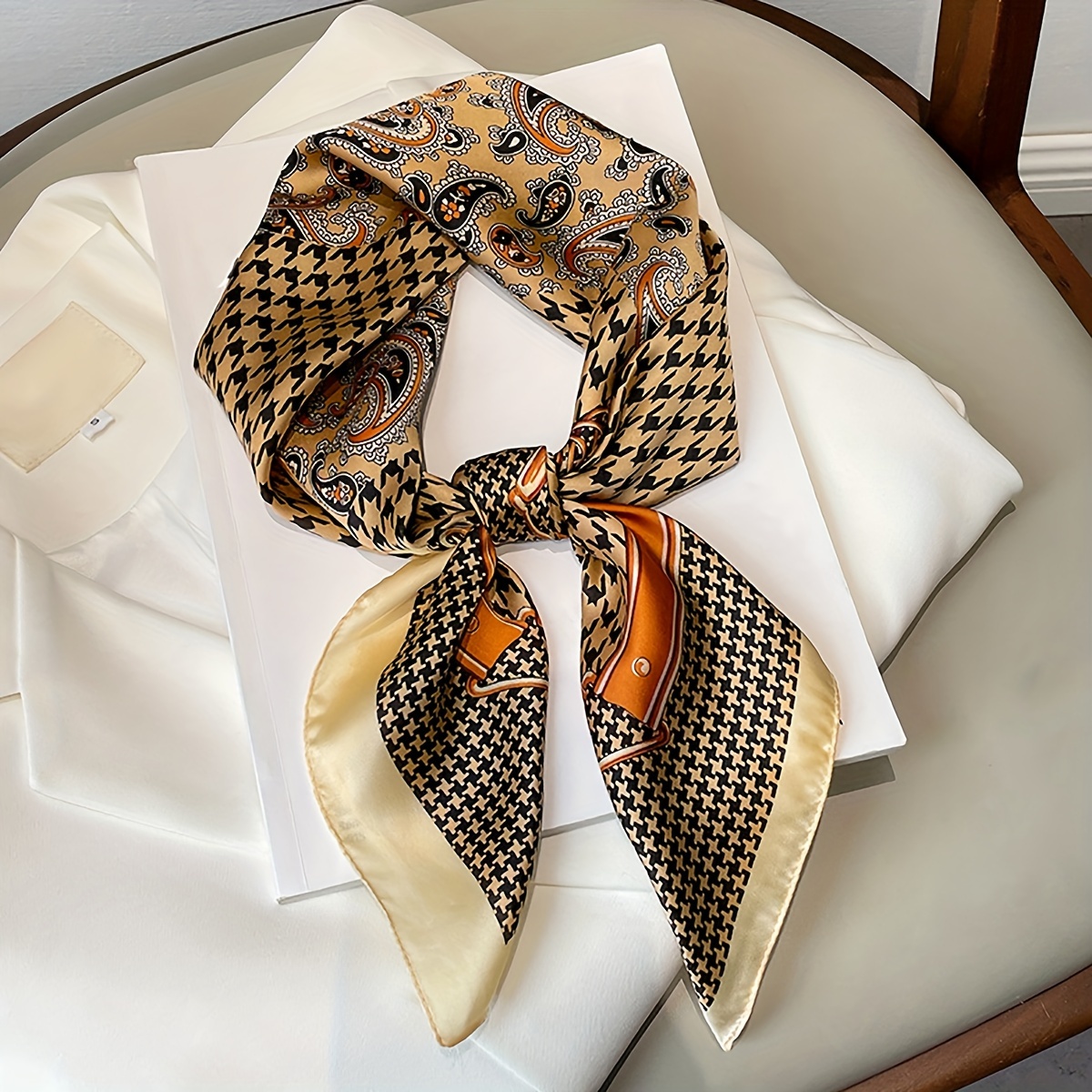 27.56 "paisley impressão pequeno lenço quadrado simulado seda fina pescoço cachecol estilo maduro protetor solar lenço para mulher