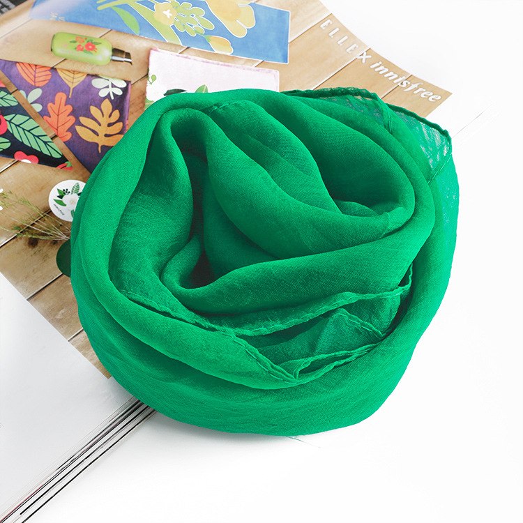 新しい 70 × 70 センチメートルシミュレーションシルクスカーフ女性の多用途小さな正方形固体シフォンスカーフガーゼスカーフパーティーギフト