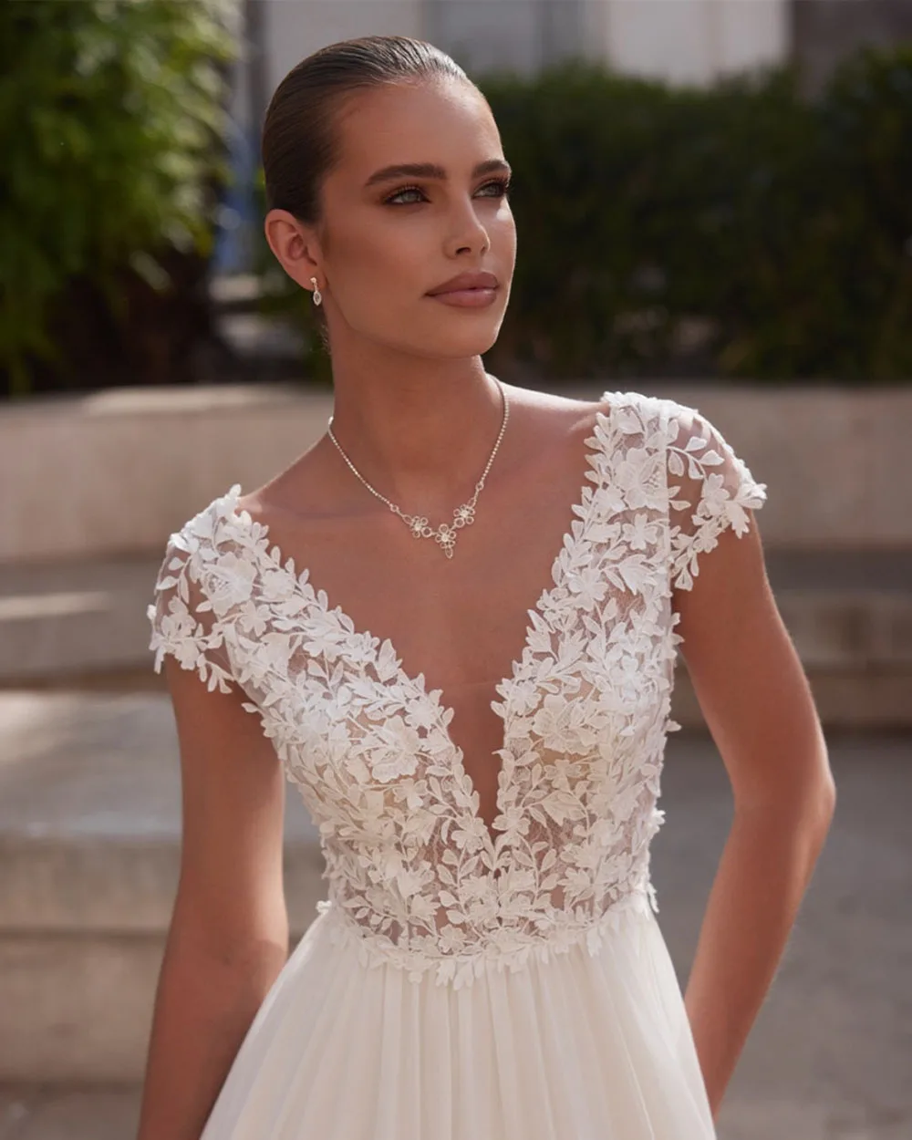 2025 A-Line Abito da sposa in pizzo Spose Boho Donna Cap Sleeve Scollo a V aperto sul retro Abito da sposa elegante in pizzo di lusso personalizzato