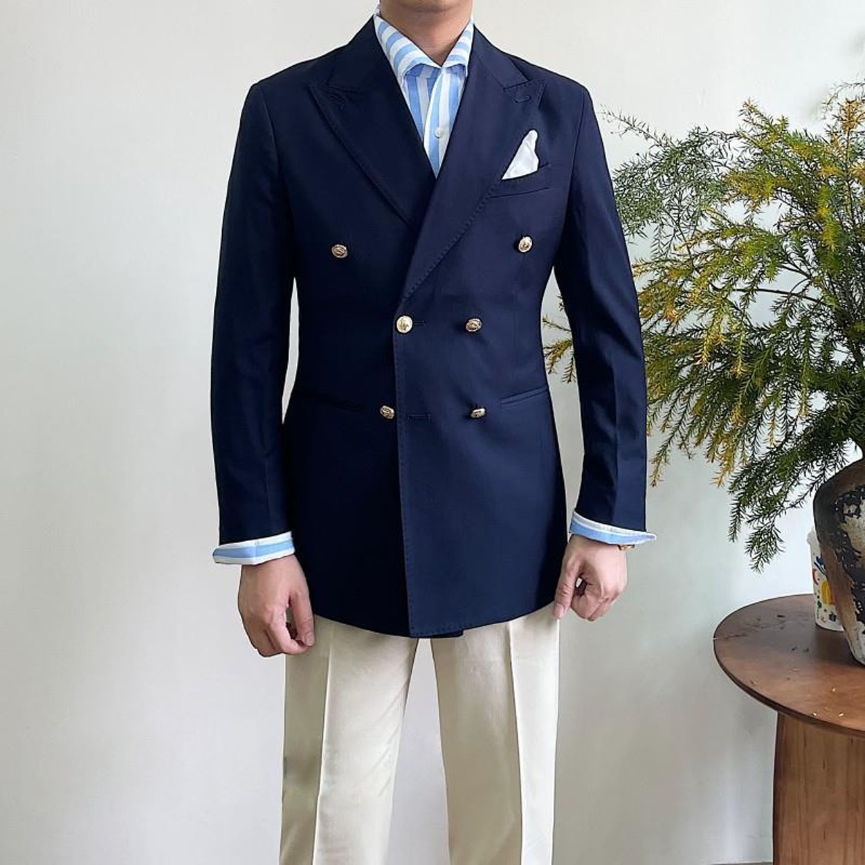 Traje 2025 para boda de novio para hombre, 1 pieza, chaqueta ajustada, chal ancho, solapa, traje de lujo para hombre, esmoquin hecho a medida con botón dorado