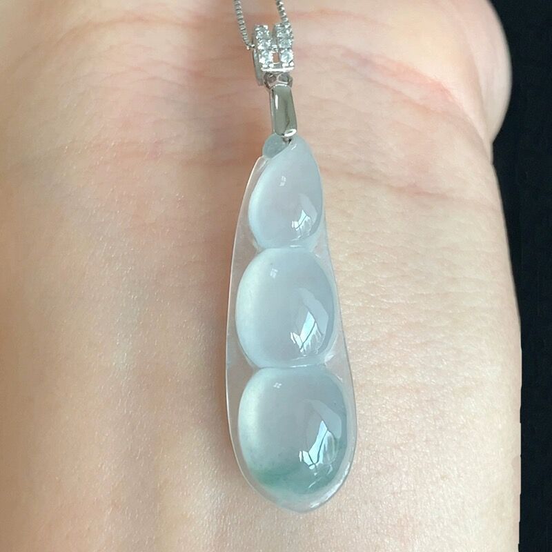 Jade Ice-like Small Pendant Beans Sauteed Green Beans Fu Dou Jadeite Jade Pendant Jade Processing Necklace Female Gift