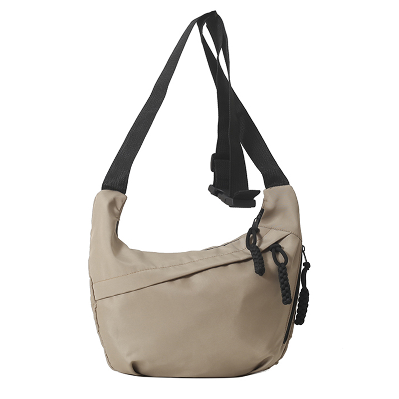 Bolsa tote estilo neutro com alça para transportar itens de fitness. Nova mini bolsa estilo rua com alça de ombro. Leve e