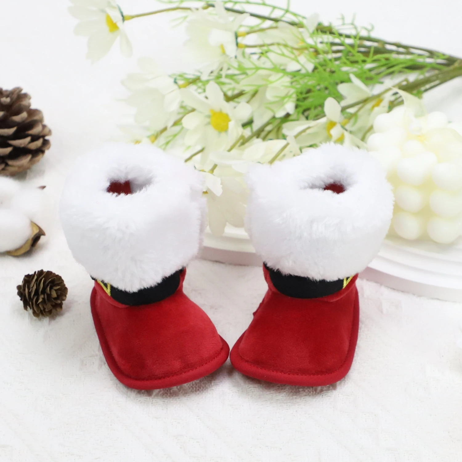 Sapatos infantis para bebês, botas fofas de pelúcia com coração, quentes e antiderrapantes, adequadas para festival e festas, estilo inverno
