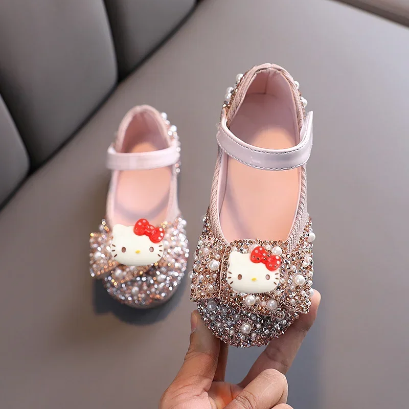 Sanrio Hallo Kitty Mädchen Sandalen Frühling Herbst neue Freizeit schuhe Kuromi Diamant Bogen Kinder Tanz schuhe Performance Schuhe