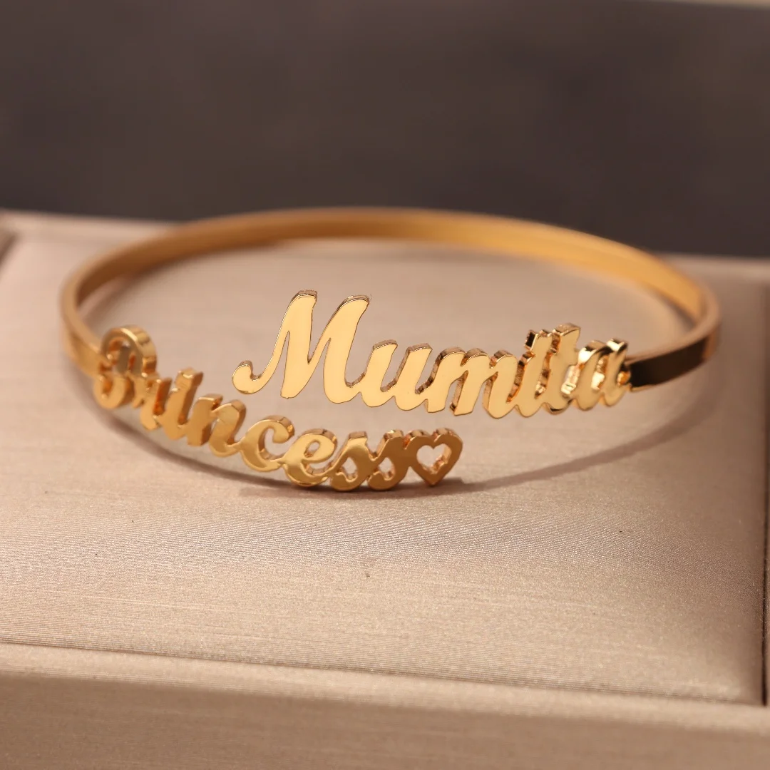 CUSTOM ชื่อกําไลข้อมือผู้หญิงสแตนเลสเปิดสร้อยข้อมือผู้หญิงเครื่องประดับคู่ชื่อคู่สร้อยข้อมือคริสต์มาสของขวัญ