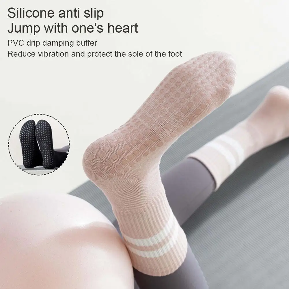 8 สีกีฬาถุงเท้าผ้าฝ้ายกลางด้านล่าง Professional Non-SLIP ซิลิโคนฟิตเนสในร่มถุงเท้ายิมเต้นรําพิลาทิสโยคะถุงเท้า