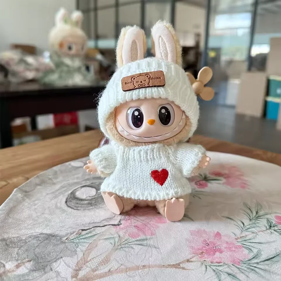 Simpatici accessori per bambole Labubu 3° coniglietto Orecchie di coniglio lavorate a maglia Cappello Maglione a cuore per vestiti da collezione di giocattoli, un set di dimensioni da 17 cm