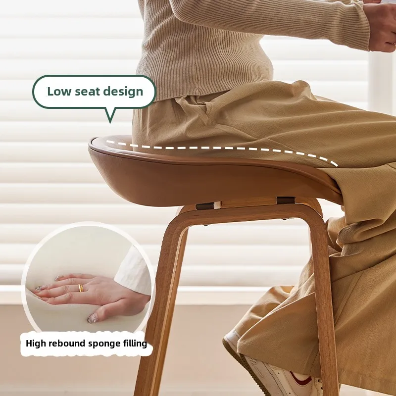 Taburete de Bar moderno de madera maciza, taburete de comedor de espuma de alta elasticidad, taburete de pie alto para sala de estar, muebles para el hogar versátiles y elegantes