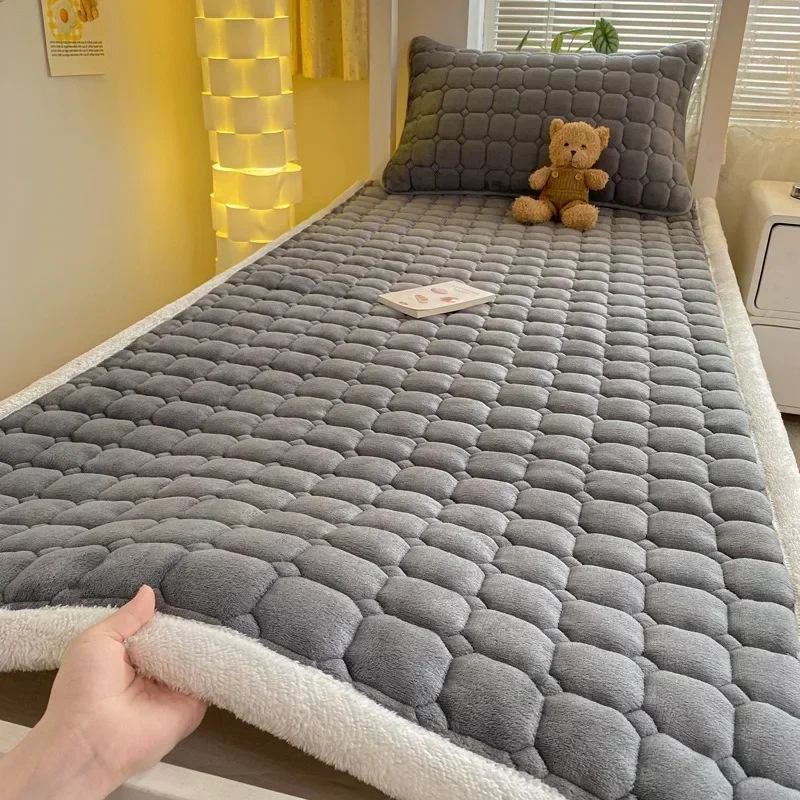 Inverno quente veludo colchão toppers dormitório colcha dobrável tatami tapete fino antiderrapante capa de colchão rainha lençóis capa de cama