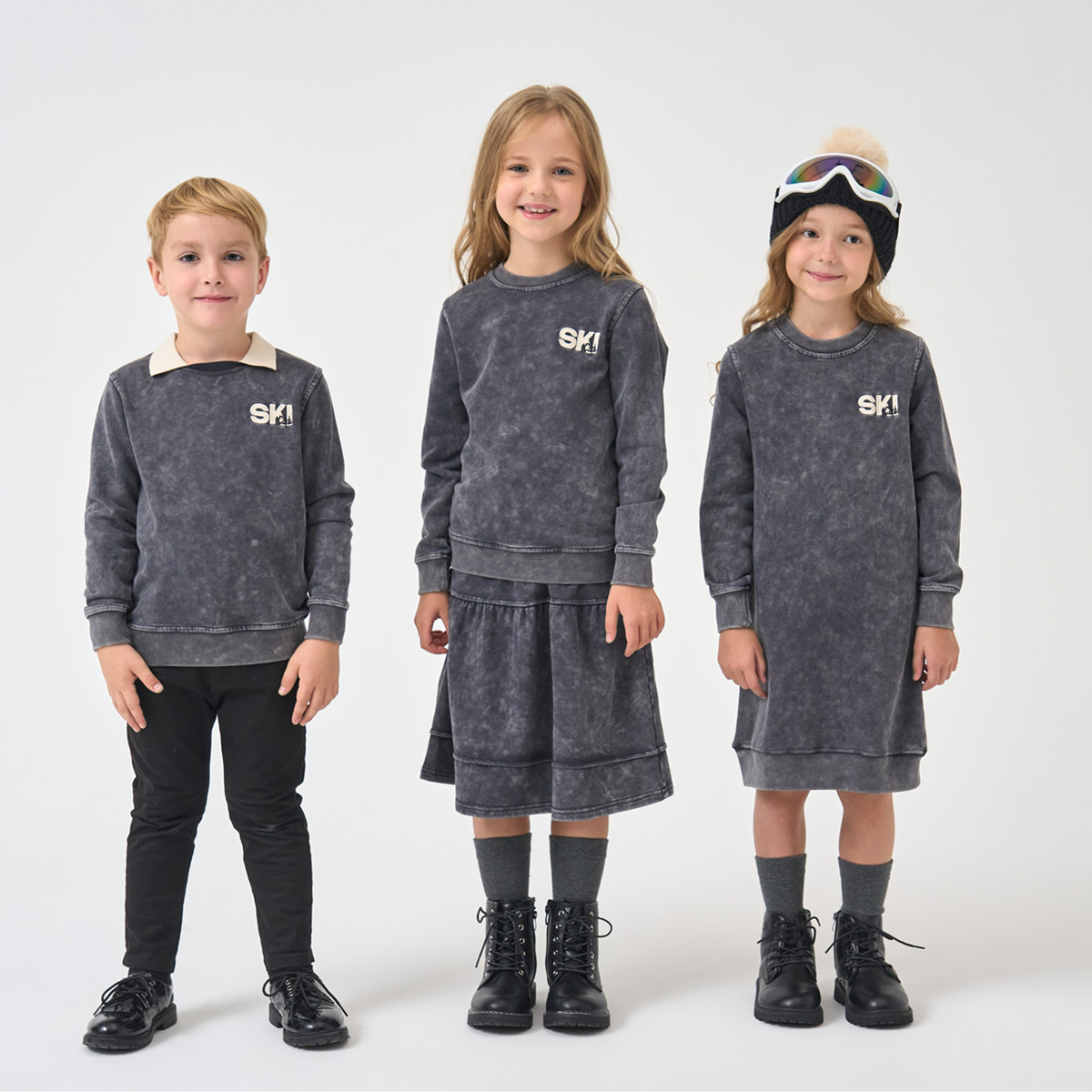 AP 2025 AW スキーコレクション キッズ 男の子 女の子 コットン カジュアル 刺繍 レタープリント スポーティ ファミリーお揃い服 ドレスセット シャツ