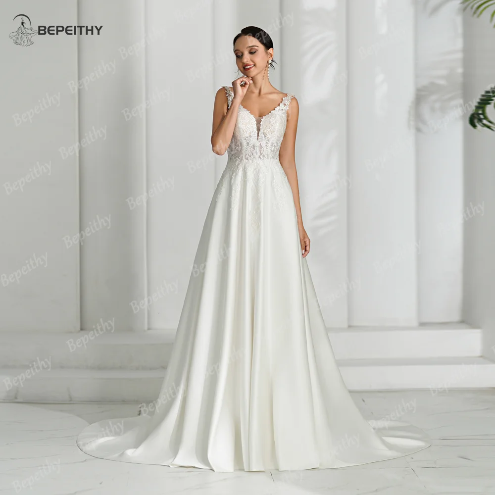 BEPEITHY ที่กําหนดเอง V คอเซ็กซี่ Backless ซาตินงาช้างชุดแต่งงานสําหรับผู้หญิง 2024 ลูกไม้ Bodice Sweep Train Boho ชุดเจ้าสาว