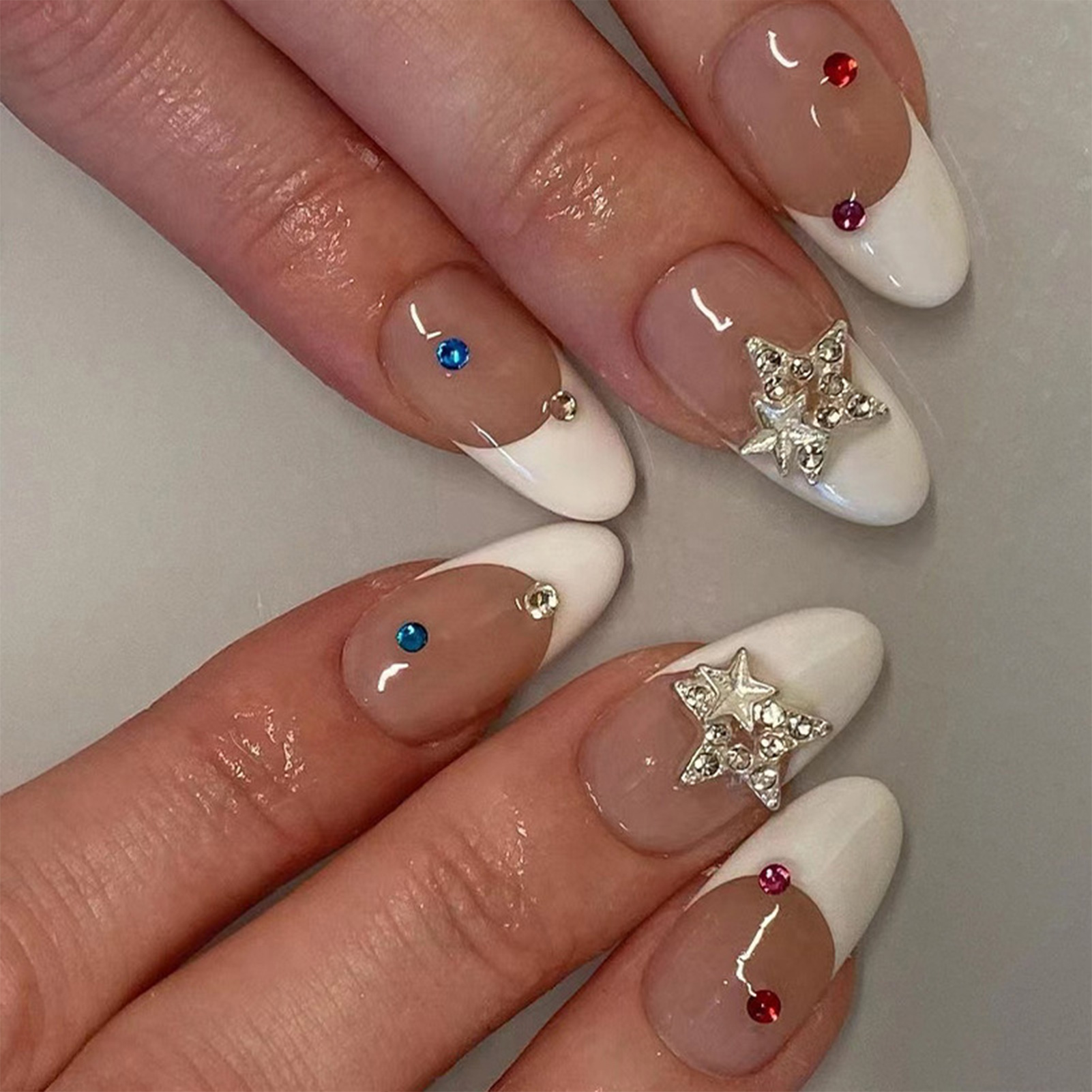 24 Uds. De uñas postizas de Color nude Y2K con diseños de diamantes de estrella para chicas geniales para mujeres, cobertura completa de puntas de uñas postizas