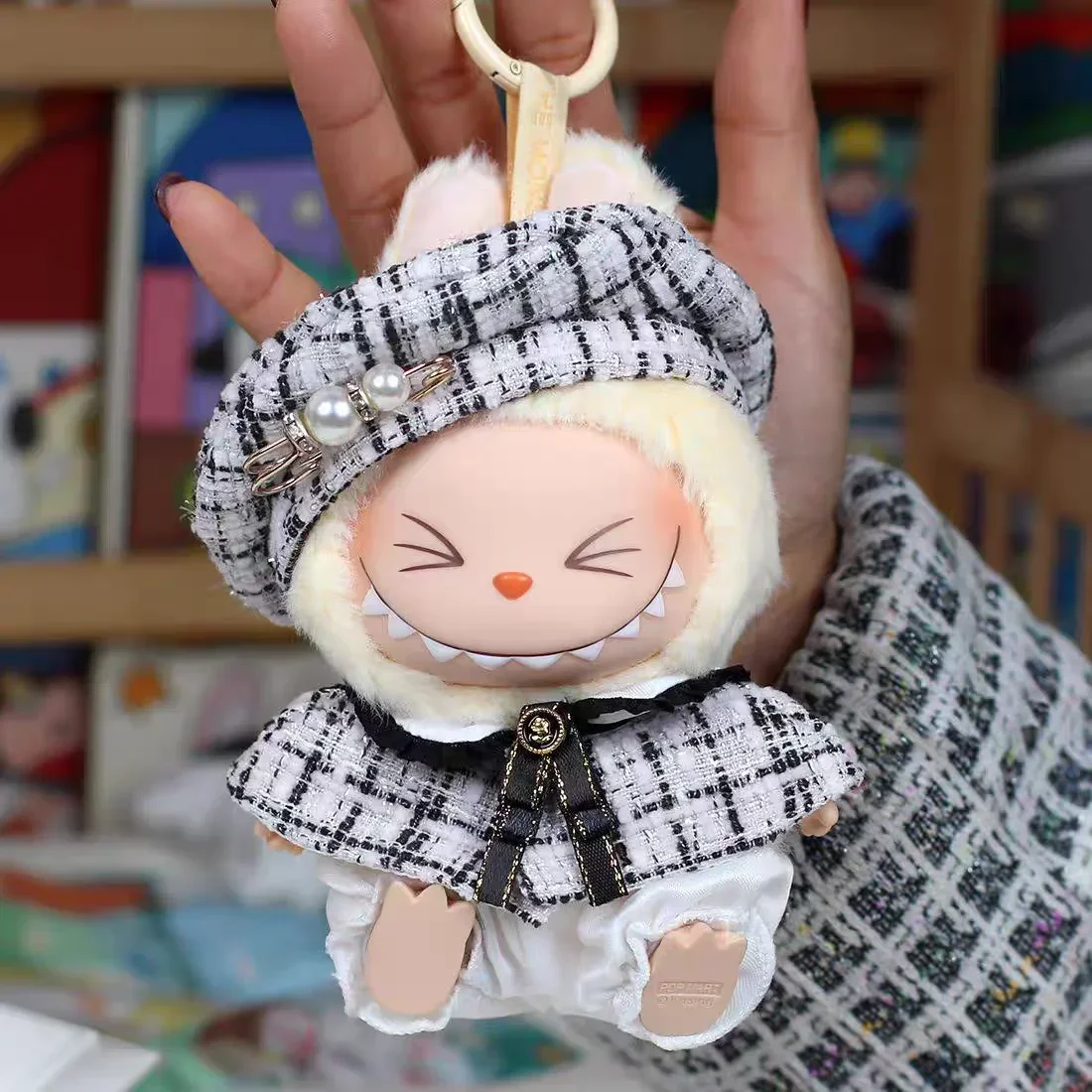 Für 15 cm süße Labubu V1 V2 Mini-Puppe, stilvolles Gitter, Retro-Umhang mit Baskenmütze, Set, Labubu-Kleidung, Outfit, Labubu-Ropa-Kleidung, Geschenk