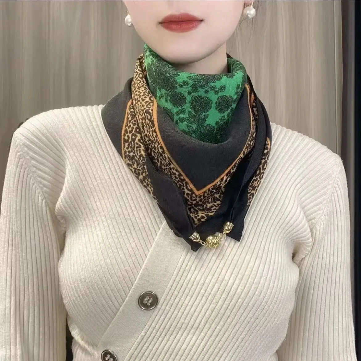 Nueva bufanda cuadrada cálida, bufanda triangular con botones magnéticos, bufanda de algodón para mujer, primavera, otoño e invierno, estilo occidental, estilo de cuello Ve