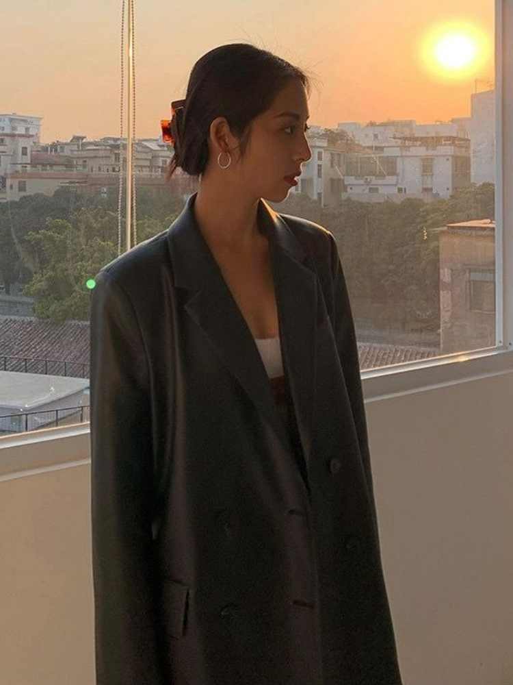 แจ็กเก็ต Moto หนังสีดำสไตล์เกาหลี, เสื้อเบลเซอร์หนังทรงหลวมสำหรับสตรีทแวร์เสื้อโค้ทบางแนวโน้มแฟชั่นสำหรับผู้หญิง