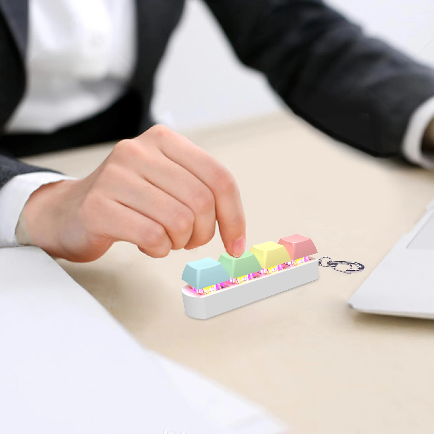 LED คีย์บอร์ดคีย์ของเล่นความเครียดบรรเทา DIY Fidget ปุ่ม Keycap Fidget พวงกุญแจคีย์บอร์ดพวงกุญแจของเล่นนิ้วมือคีย์บอร์ดหมวกของเล่นของขวัญ