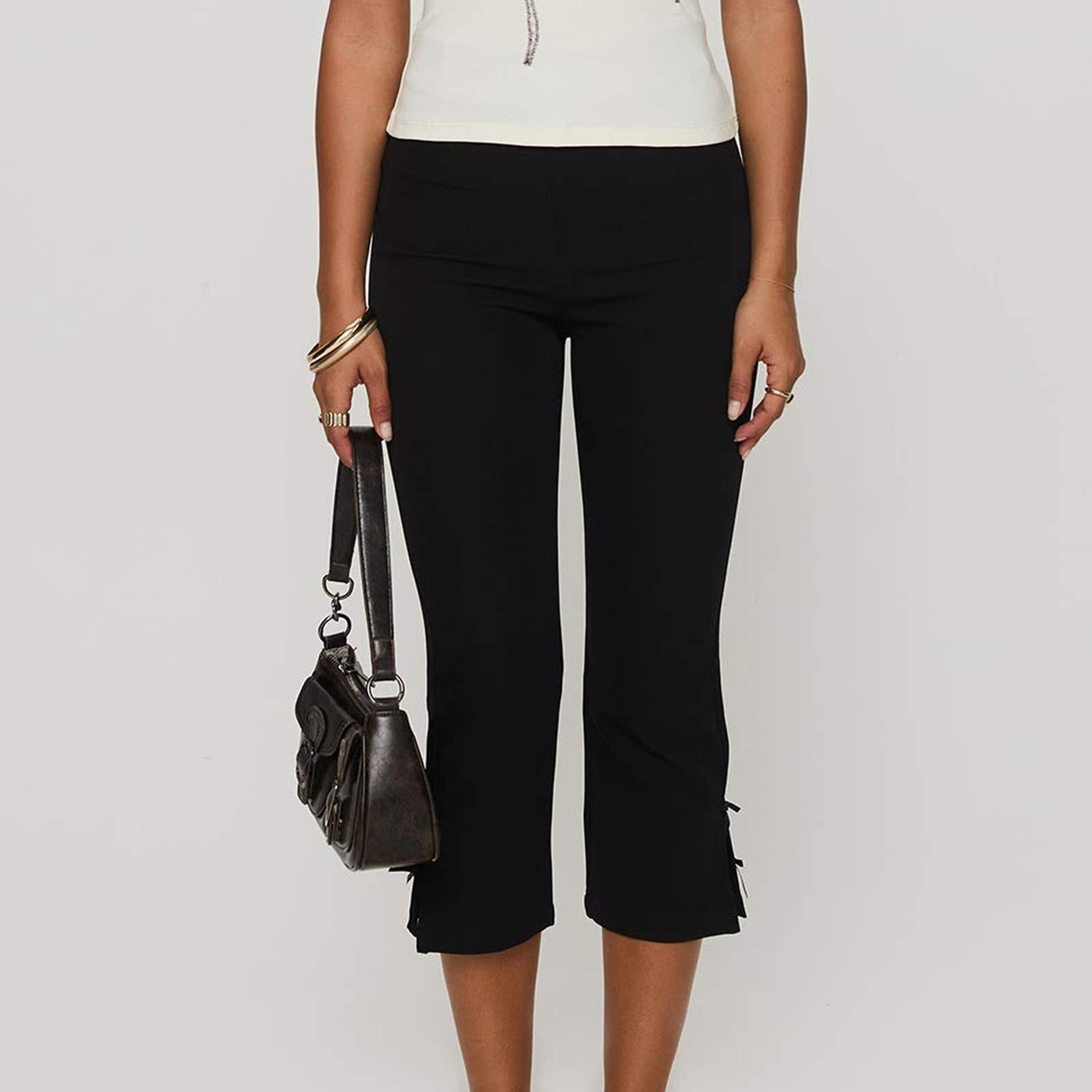 Combhasaki dames Y2K schattige capribroek effen kleur satijnen strik decor zijsplit zomer slanke croppedbroek stretch crop legging